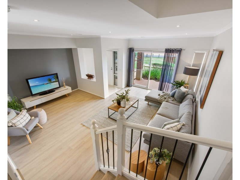 44 Amberlea Circuit, Taylors Hill VIC 3037