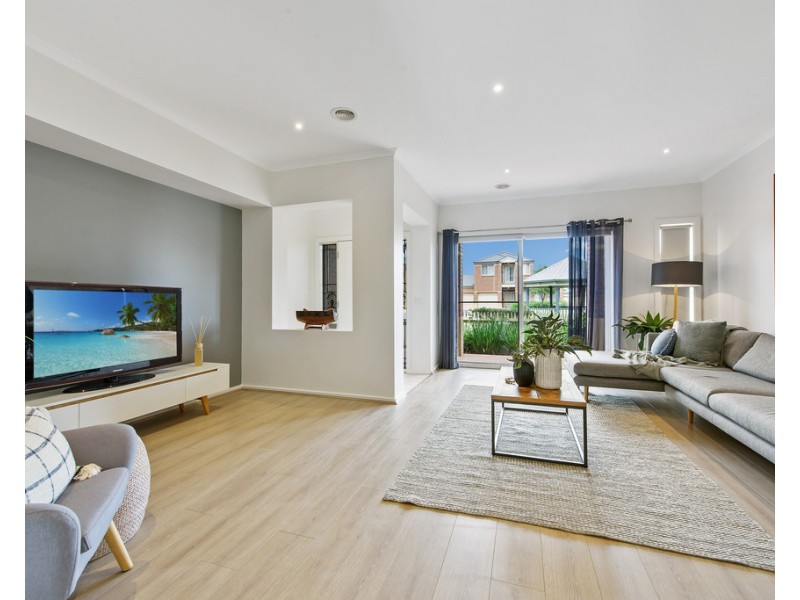 44 Amberlea Circuit, Taylors Hill VIC 3037