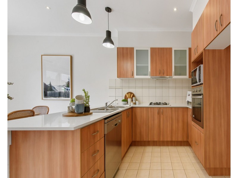 44 Amberlea Circuit, Taylors Hill VIC 3037