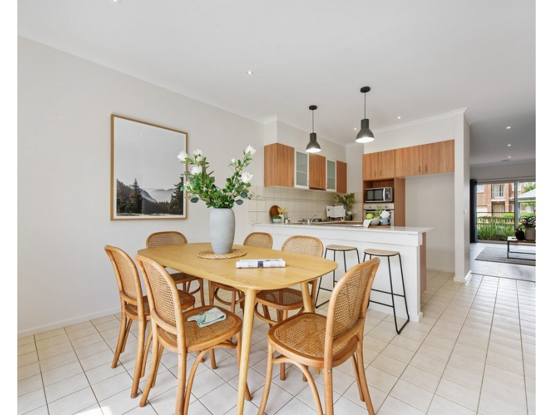 44 Amberlea Circuit, Taylors Hill VIC 3037