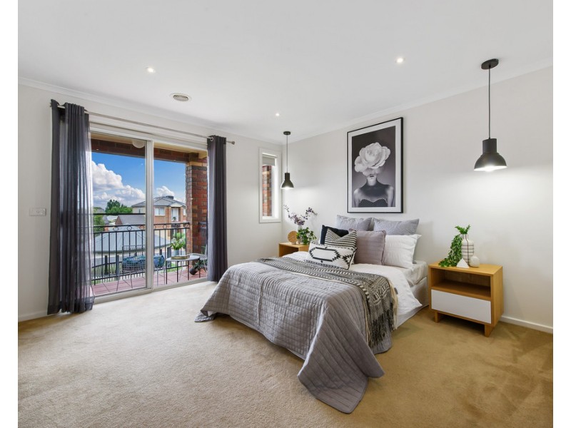 44 Amberlea Circuit, Taylors Hill VIC 3037