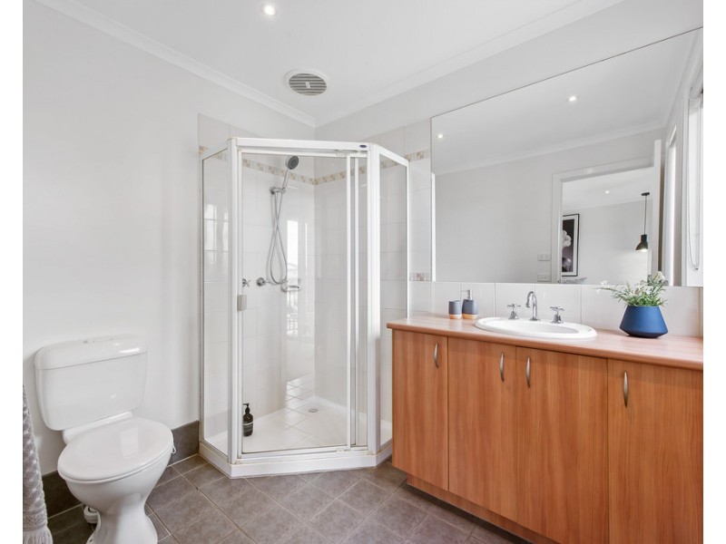 44 Amberlea Circuit, Taylors Hill VIC 3037