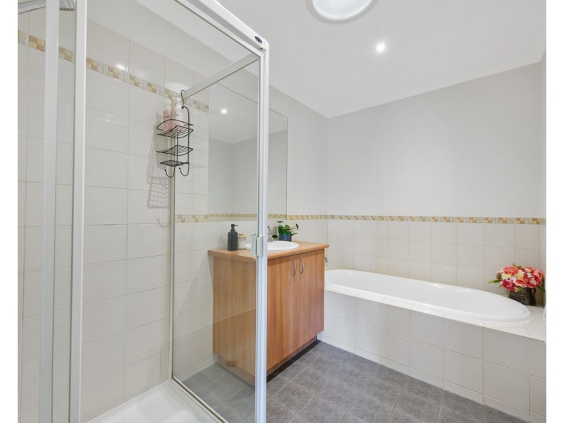 44 Amberlea Circuit, Taylors Hill VIC 3037