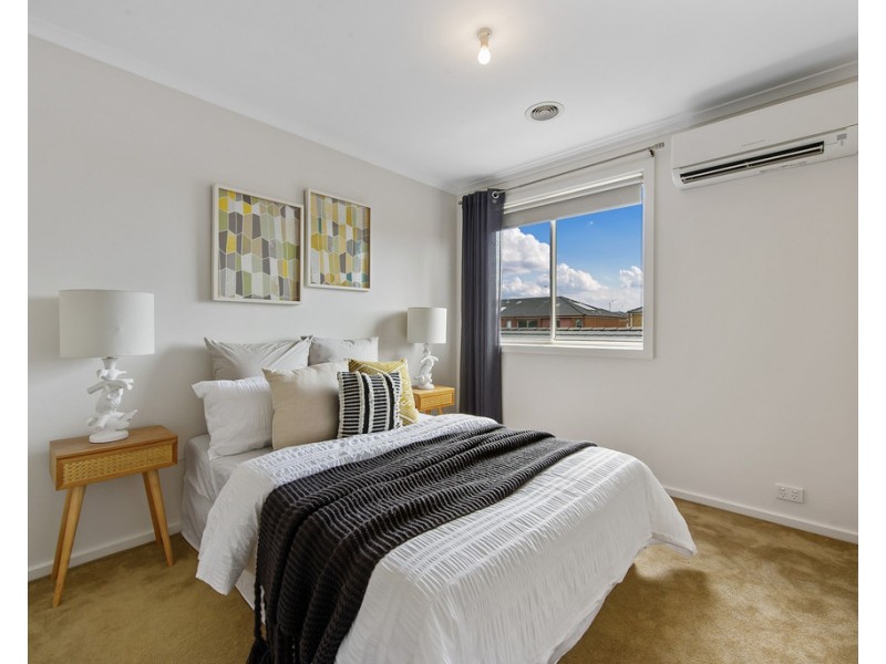 44 Amberlea Circuit, Taylors Hill VIC 3037