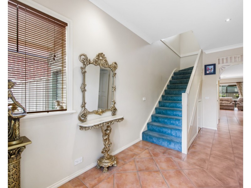 11 Woodlea Cres, Craigieburn VIC 3064