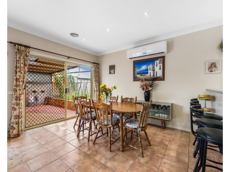 11 Woodlea Cres, Craigieburn VIC 3064