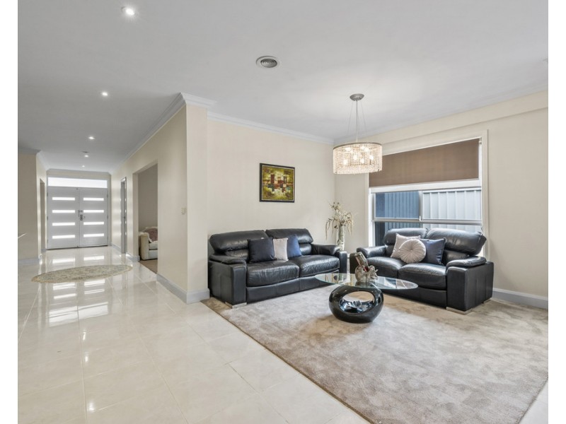 12 Wells Avenue, Taylors Hill VIC 3037