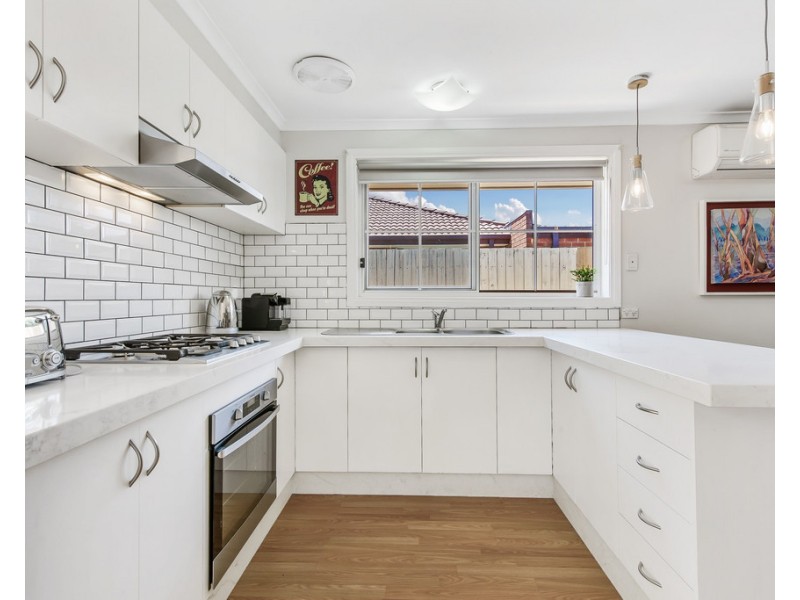 2/35 Hume Drive, Delahey VIC 3037