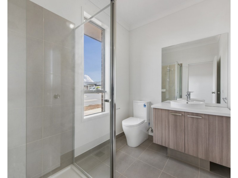 16 Juniper Grove, Rockbank VIC 3335