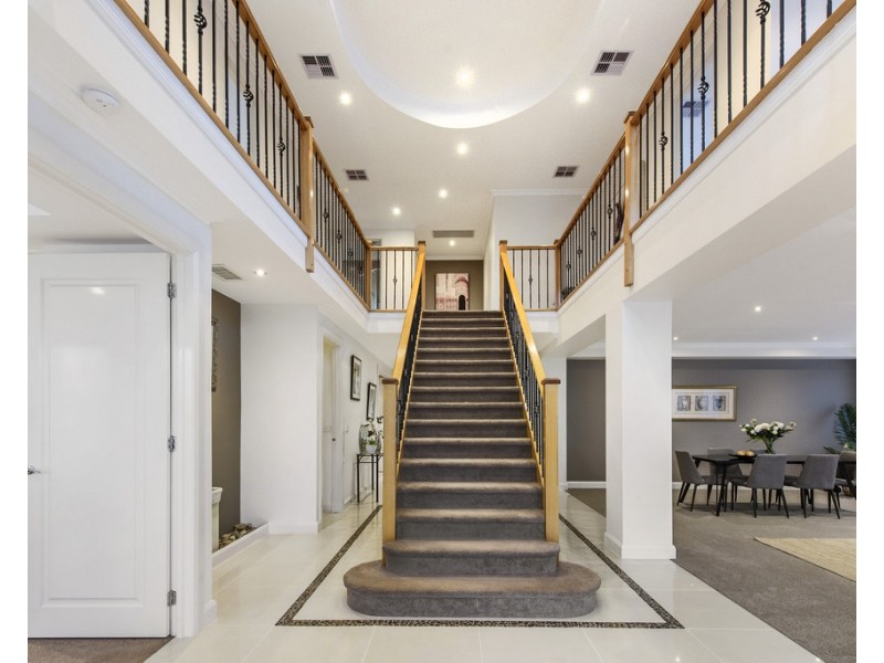 21 Kirribilli Boulevard, Taylors Hill VIC 3037