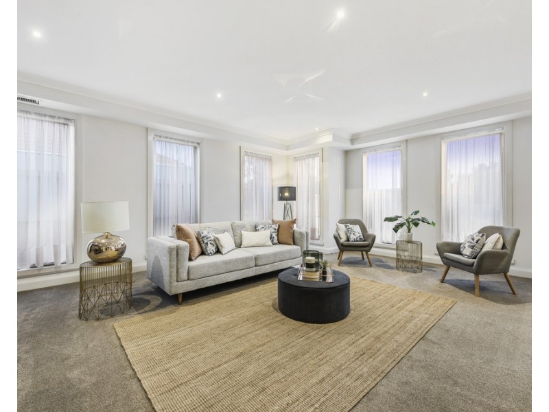 21 Kirribilli Boulevard, Taylors Hill VIC 3037