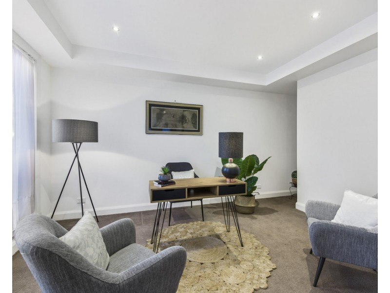 21 Kirribilli Boulevard, Taylors Hill VIC 3037