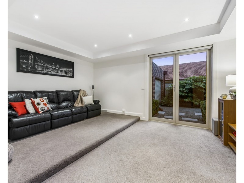 21 Kirribilli Boulevard, Taylors Hill VIC 3037