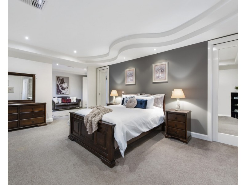 21 Kirribilli Boulevard, Taylors Hill VIC 3037