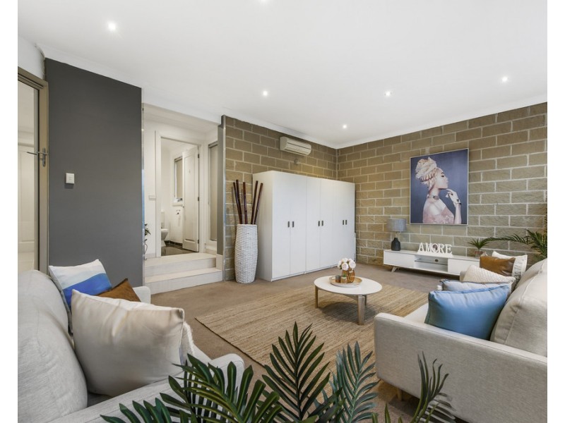 21 Kirribilli Boulevard, Taylors Hill VIC 3037