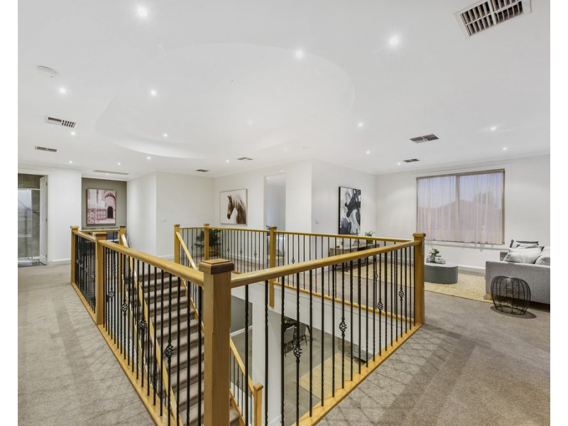 21 Kirribilli Boulevard, Taylors Hill VIC 3037