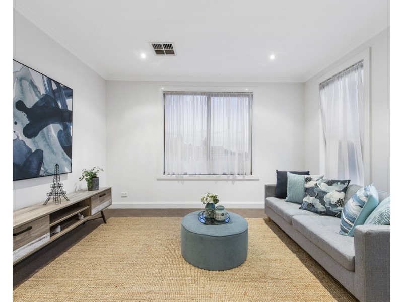 21 Kirribilli Boulevard, Taylors Hill VIC 3037