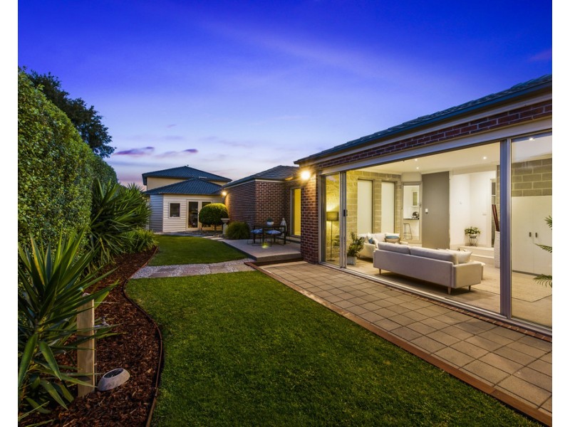 21 Kirribilli Boulevard, Taylors Hill VIC 3037