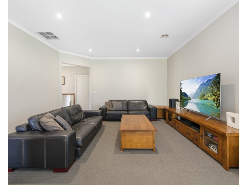 76 Loddon Drive, Taylors Hill VIC 3037