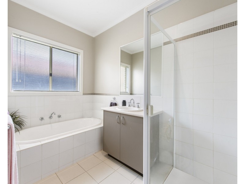 76 Loddon Drive, Taylors Hill VIC 3037