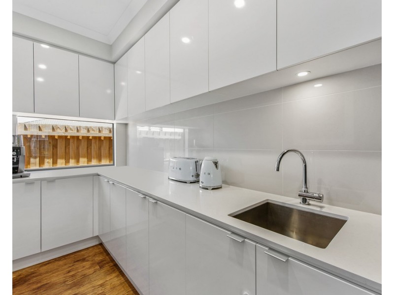 26 Canterbury Circuit, Melton South VIC 3338