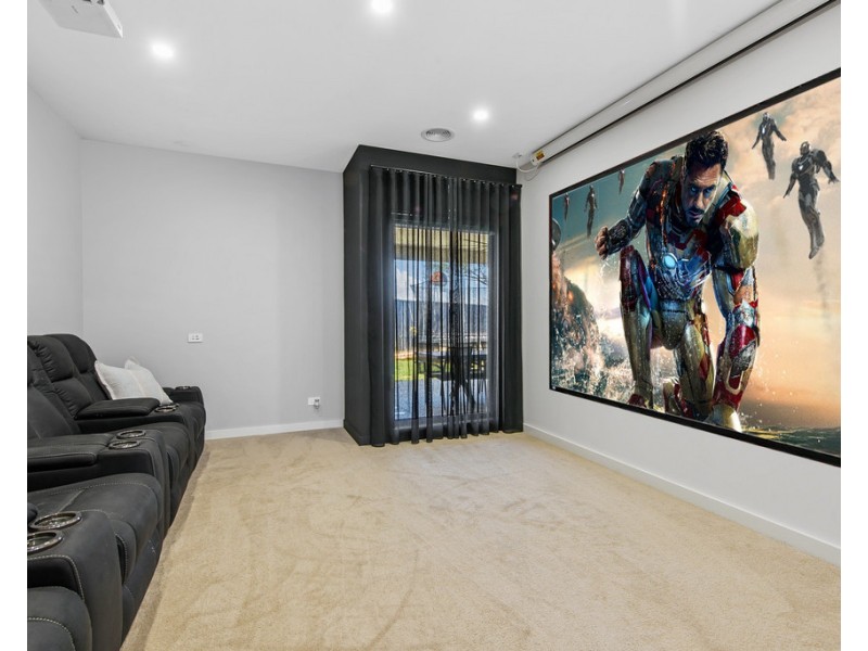 26 Canterbury Circuit, Melton South VIC 3338