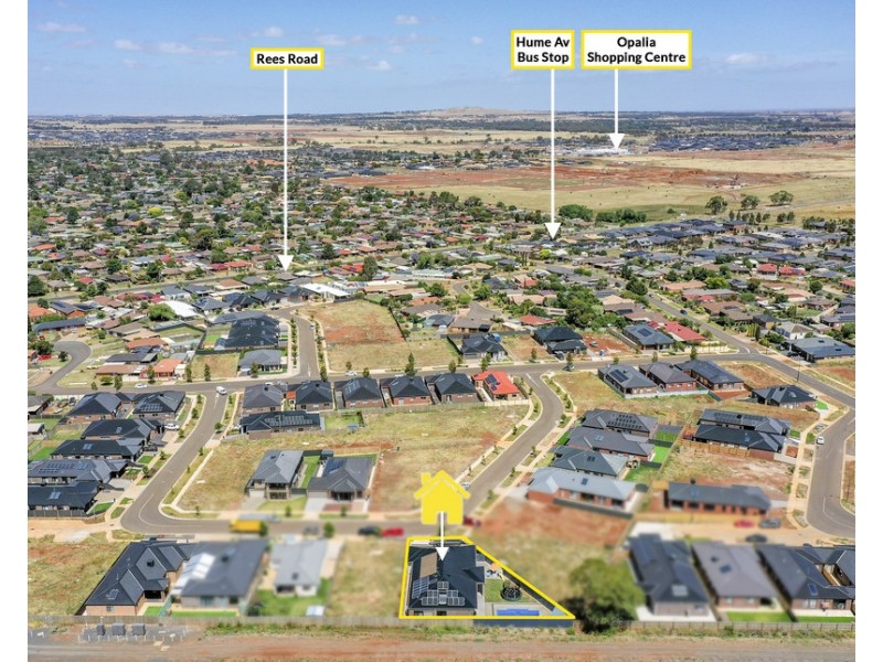 26 Canterbury Circuit, Melton South VIC 3338