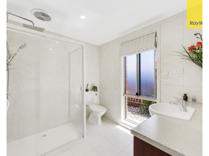 45 Solent Crescent, Taylors Lakes VIC 3038