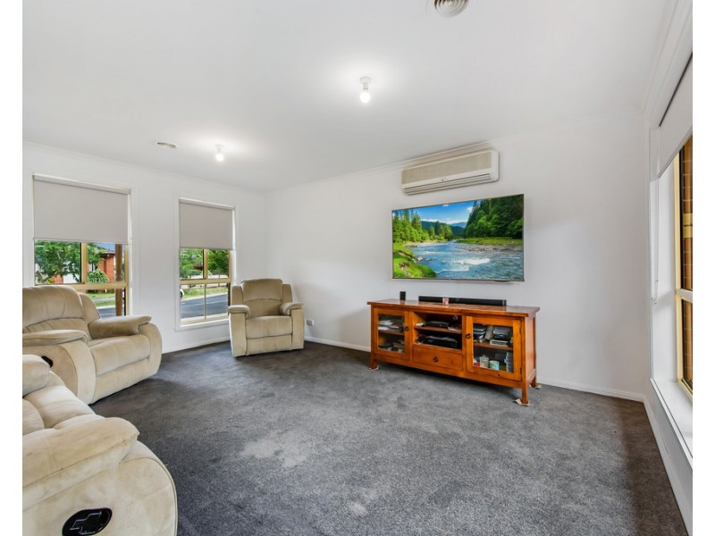 47 Oarsome Drive, Delahey VIC 3037