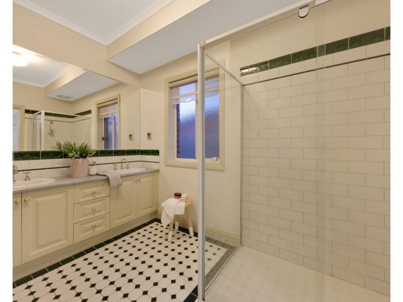 48 Jacaranda Drive, Taylors Hill VIC 3037