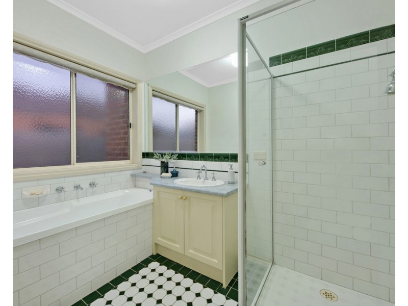 48 Jacaranda Drive, Taylors Hill VIC 3037