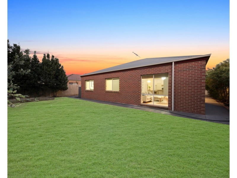 48 Jacaranda Drive, Taylors Hill VIC 3037