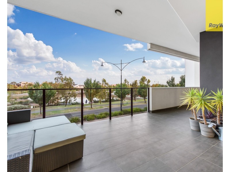 154/73 Lake St, Caroline Springs VIC 3023