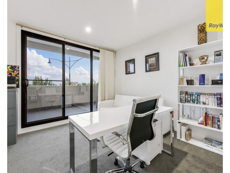 154/73 Lake St, Caroline Springs VIC 3023