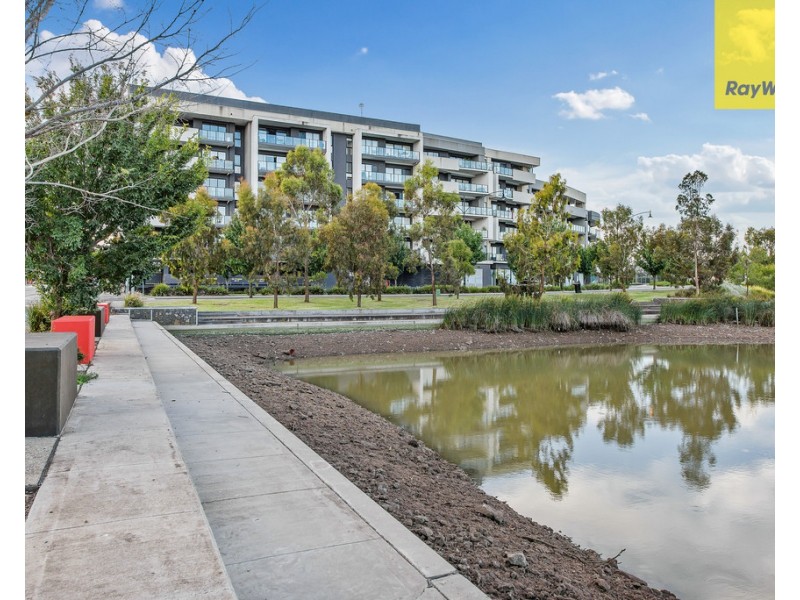 154/73 Lake St, Caroline Springs VIC 3023