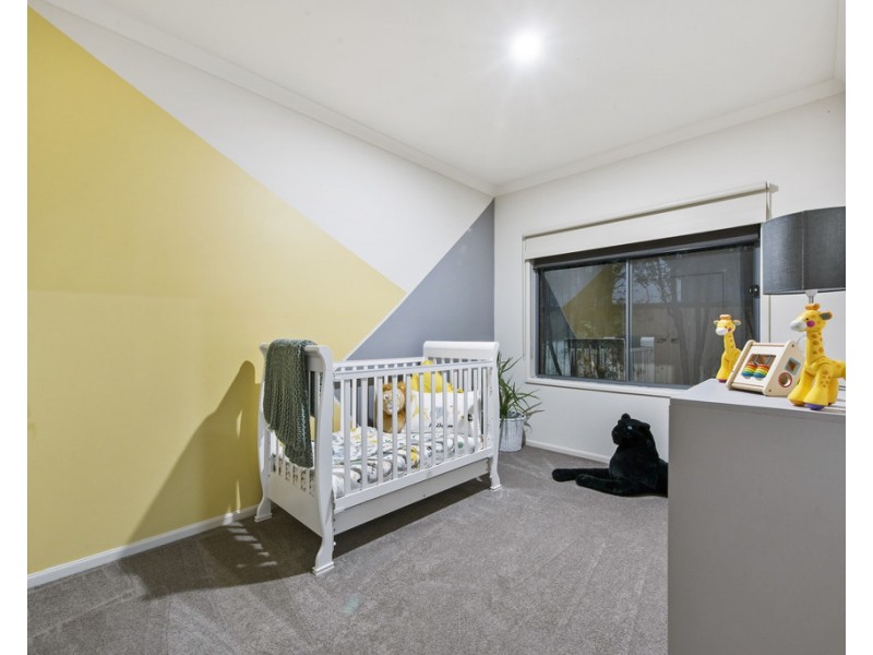 8 Garnet Way, Taylors Hill VIC 3037