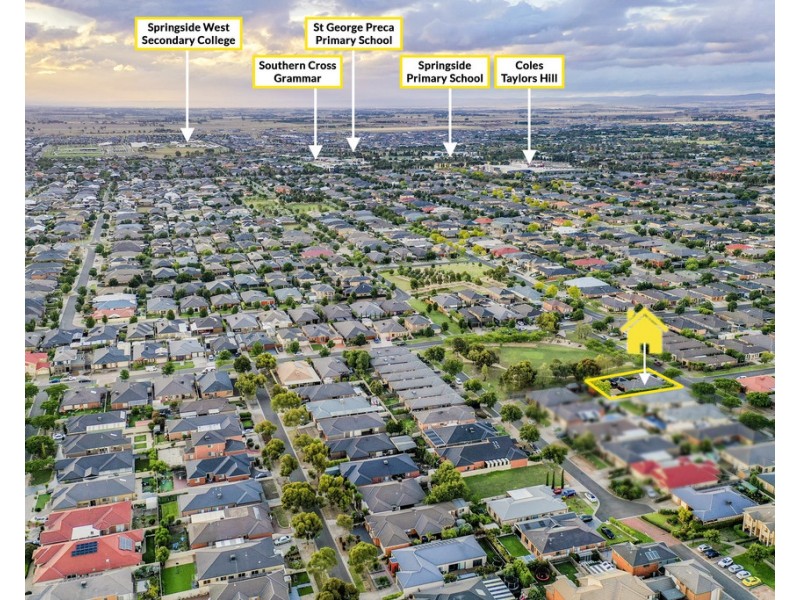 8 Garnet Way, Taylors Hill VIC 3037
