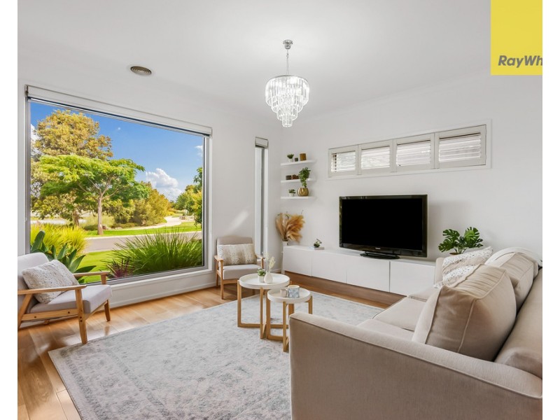 14 Lawson Way, Caroline Springs VIC 3023