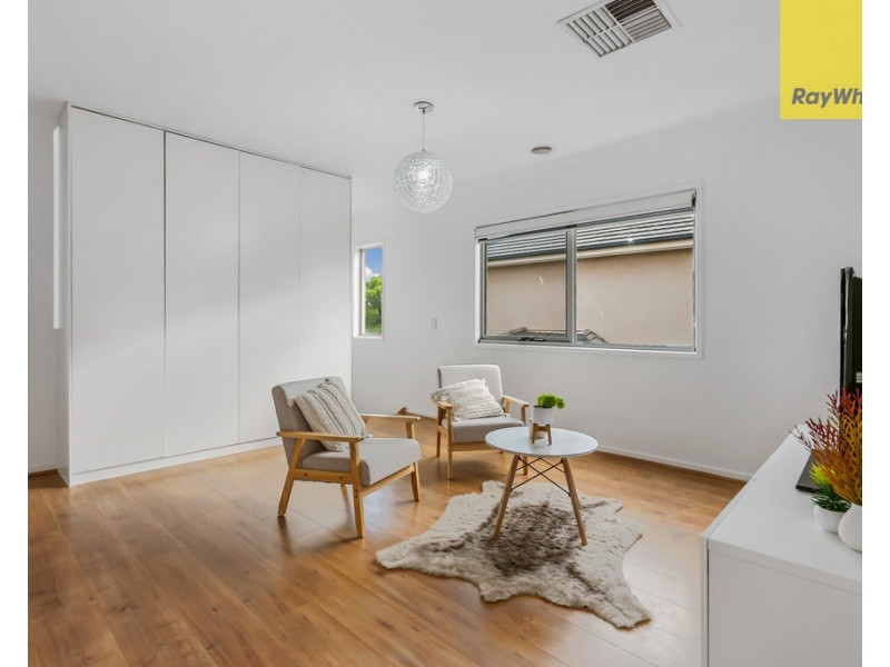 14 Lawson Way, Caroline Springs VIC 3023