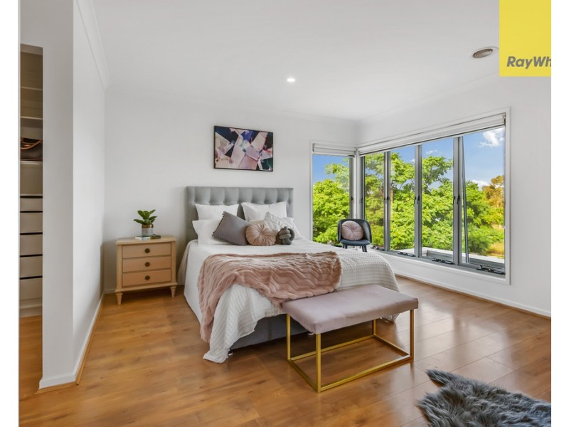 14 Lawson Way, Caroline Springs VIC 3023