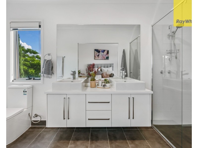 14 Lawson Way, Caroline Springs VIC 3023