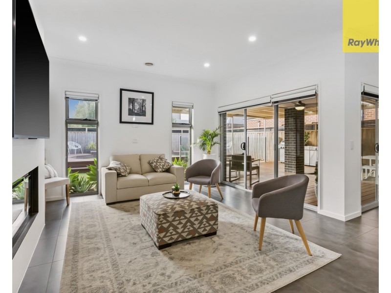 14 Lawson Way, Caroline Springs VIC 3023
