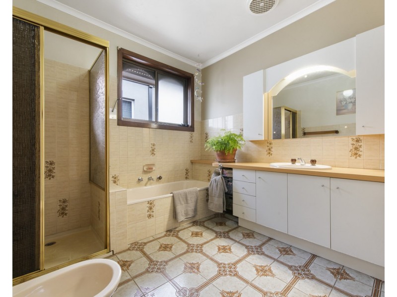 111 Moore Road, Airport West VIC 3042