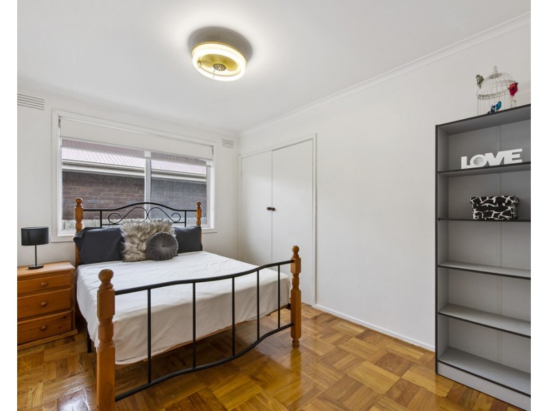 8 Oakwood Road, Albanvale VIC 3021