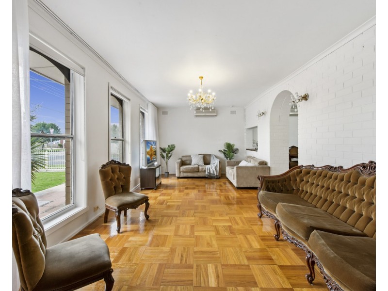 8 Oakwood Road, Albanvale VIC 3021