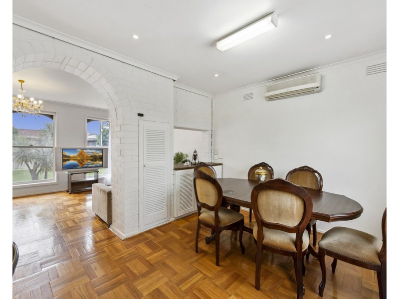 8 Oakwood Road, Albanvale VIC 3021