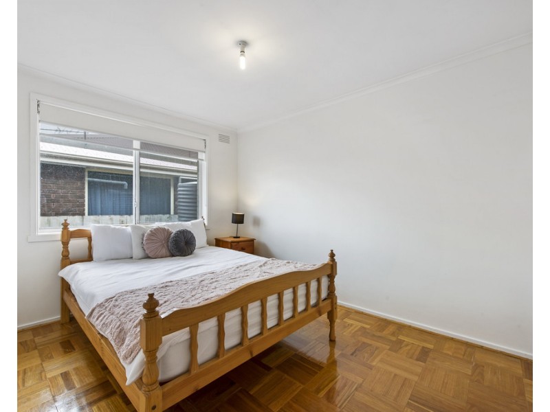 8 Oakwood Road, Albanvale VIC 3021