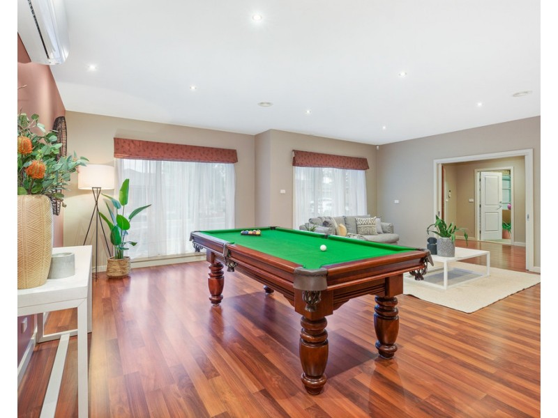 8 Cooks Way, Taylors Hill VIC 3037