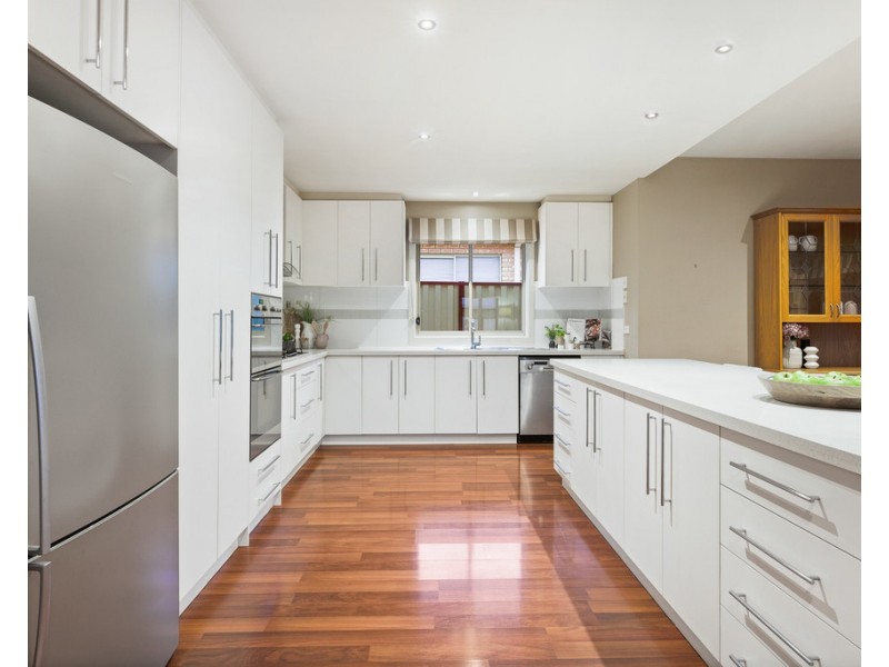 8 Cooks Way, Taylors Hill VIC 3037