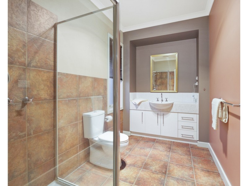 8 Cooks Way, Taylors Hill VIC 3037